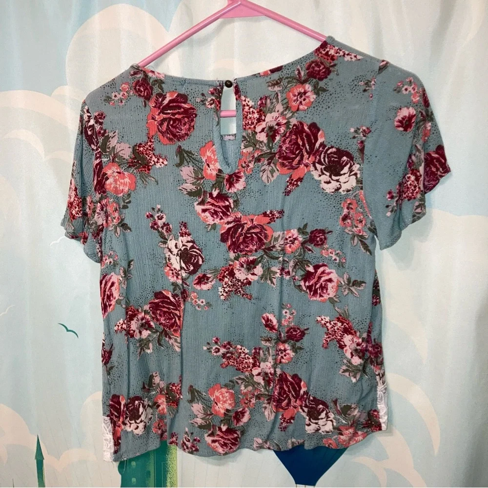 2/$15!! 3 Size Small Tops!! READ!! - Picture 4 of 7